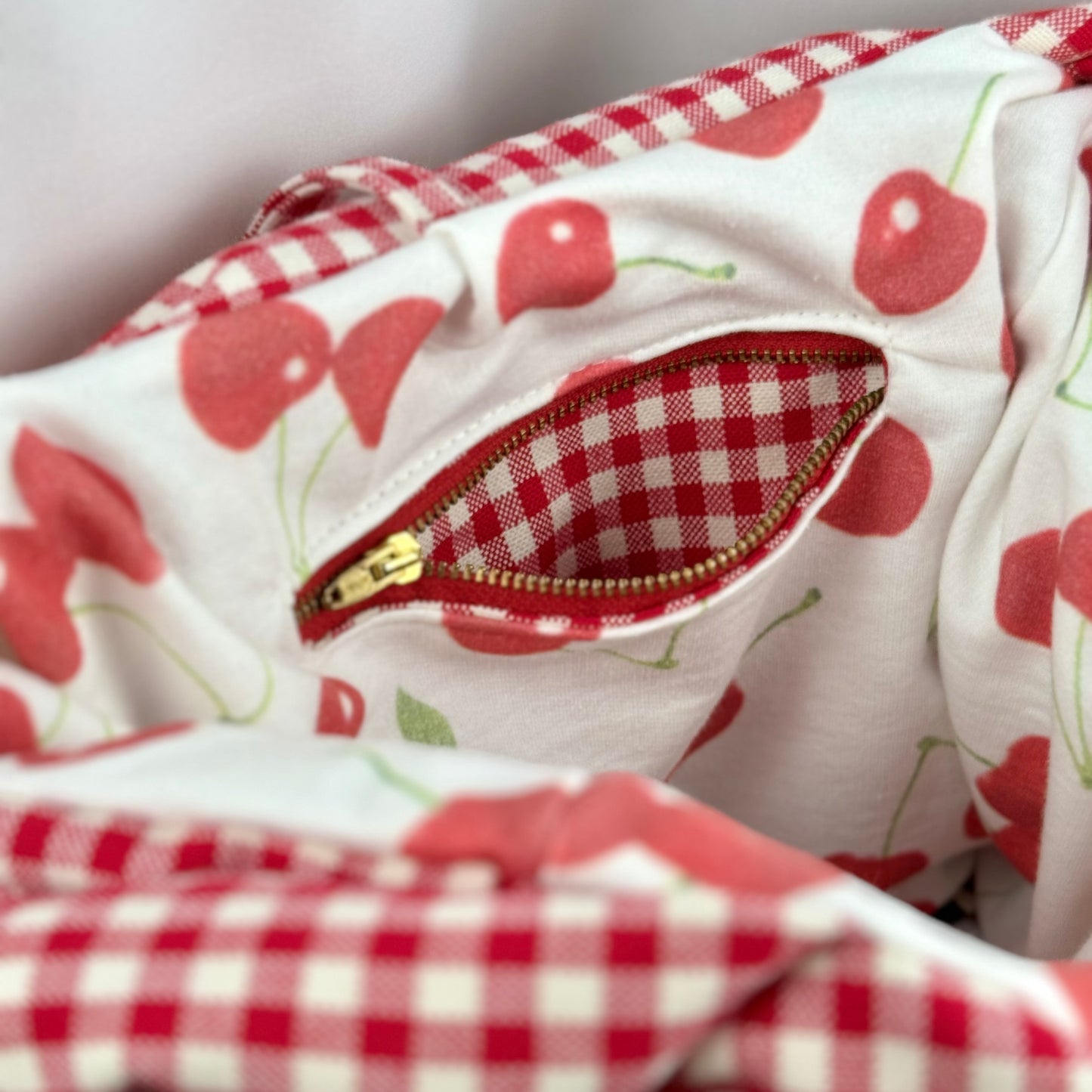 Red Picnic Puffy Bag