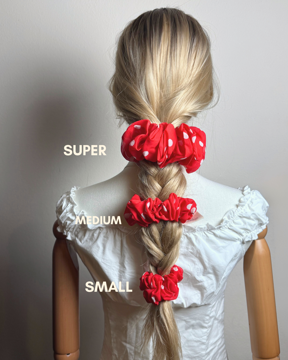 Colette — Scrunchie rosso a pois