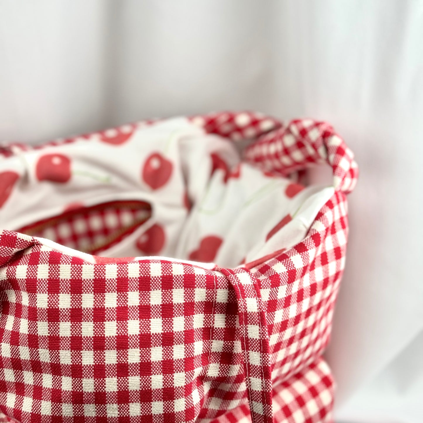 Red Picnic Puffy Bag