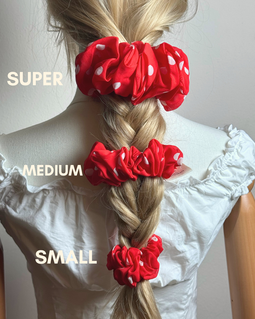 Colette — Scrunchie rosso a pois
